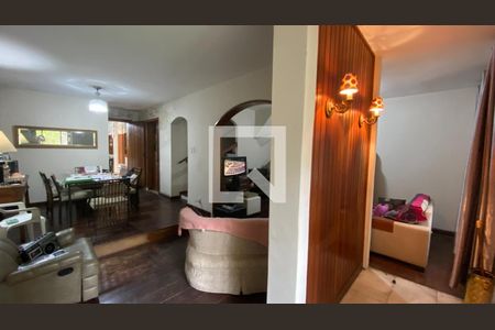 Casa à venda com 3 quartos, 220m² em Petrópolis, Porto Alegre