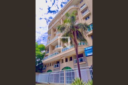 Apartamento para alugar com 144m², 2 quartos e 1 vagaFachada com cartaz QA