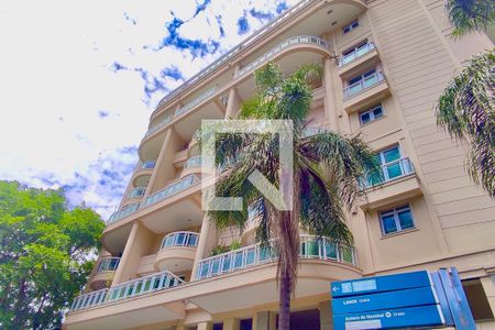 Apartamento para alugar com 144m², 2 quartos e 1 vagaFachada com cartaz QA