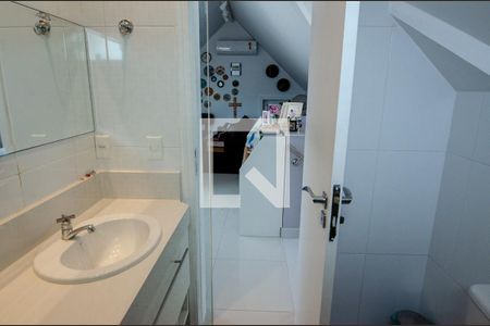 Casa de condomínio à venda com 233m², 5 quartos e 2 vagasBanheiro do escritório