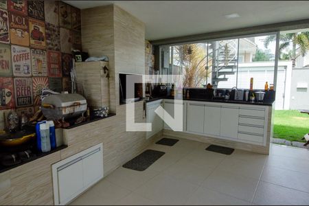 Casa de condomínio à venda com 233m², 5 quartos e 2 vagasCozinha externa e churrasqueira