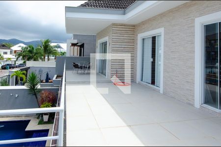 Casa de condomínio à venda com 233m², 5 quartos e 2 vagasVaranda das suites 3 e 4