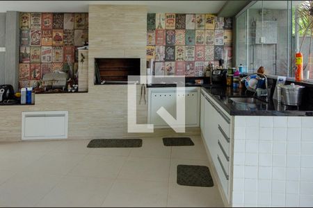 Casa de condomínio à venda com 233m², 5 quartos e 2 vagasCozinha externa e churrasqueira