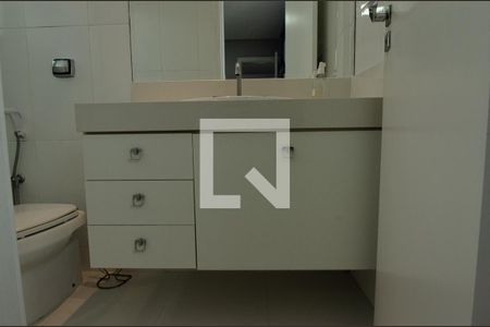 Casa de condomínio à venda com 233m², 5 quartos e 2 vagasBanheiro da Suíte 1