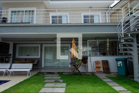 Casa de condomínio à venda com 233m², 5 quartos e 2 vagasFachada