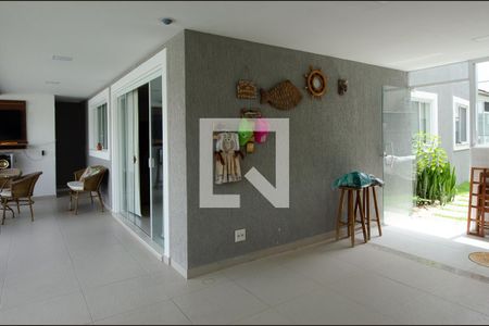 Casa de condomínio à venda com 233m², 5 quartos e 2 vagasÁrea externa