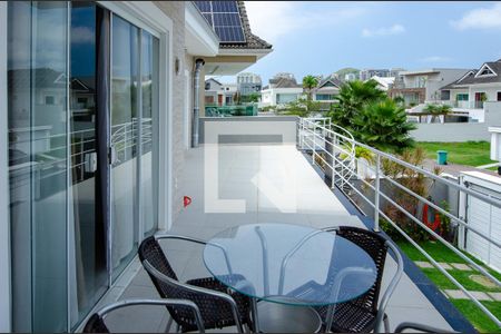 Casa de condomínio à venda com 233m², 5 quartos e 2 vagasVaranda das suites 3 e 4