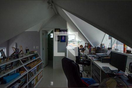 Casa de condomínio à venda com 233m², 5 quartos e 2 vagasEscritório