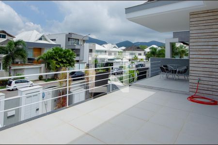 Casa de condomínio à venda com 233m², 5 quartos e 2 vagasVaranda das suites 3 e 4