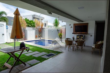 Casa de condomínio à venda com 233m², 5 quartos e 2 vagasÁrea externa