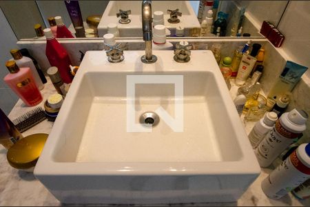 Casa de condomínio à venda com 233m², 5 quartos e 2 vagasBanheiro da Suíte 4