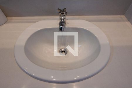 Casa de condomínio à venda com 233m², 5 quartos e 2 vagasBanheiro do escritório