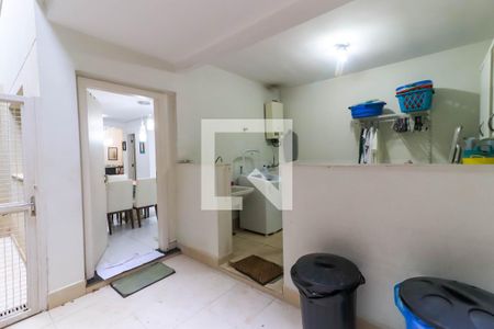 Casa de condomínio à venda com 581m², 4 quartos e 4 vagasÁrea de Serviço