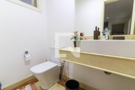 Casa de condomínio à venda com 581m², 4 quartos e 4 vagasLavabo