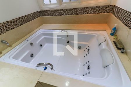 Casa de condomínio à venda com 581m², 4 quartos e 4 vagasBanheiro da Suíte 4