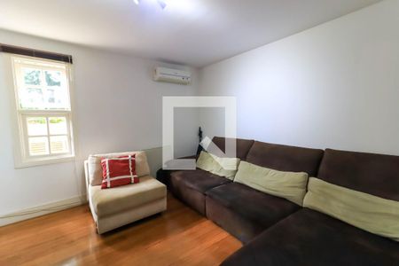 Casa de condomínio à venda com 581m², 4 quartos e 4 vagasSala de TV