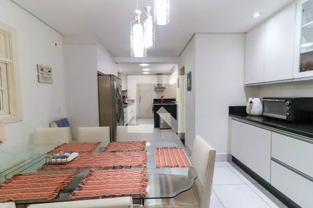 Casa de condomínio à venda com 581m², 4 quartos e 4 vagasCopa