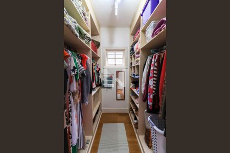 Casa de condomínio à venda com 581m², 4 quartos e 4 vagasCloset da suíte 3