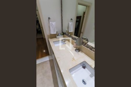 Casa de condomínio à venda com 581m², 4 quartos e 4 vagasBanheiro da Suíte 4