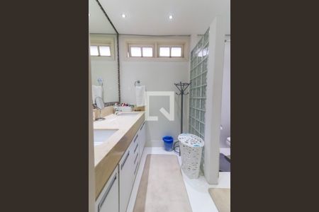 Casa de condomínio à venda com 581m², 4 quartos e 4 vagasBanheiro da Suíte 4