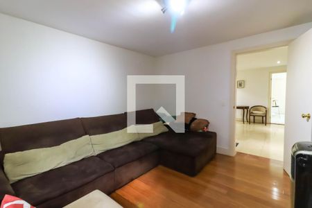 Casa de condomínio à venda com 581m², 4 quartos e 4 vagasSala de TV