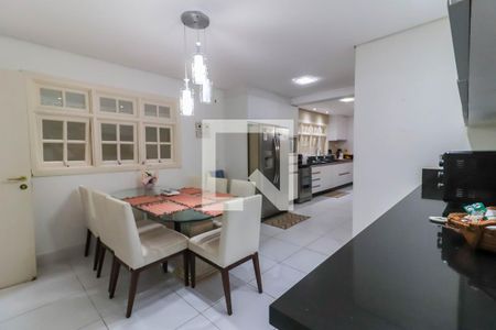 Casa de condomínio à venda com 581m², 4 quartos e 4 vagasCopa