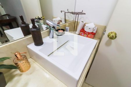 Casa de condomínio à venda com 581m², 4 quartos e 4 vagasLavabo