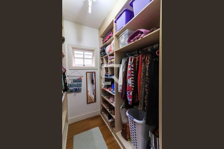 Casa de condomínio à venda com 581m², 4 quartos e 4 vagasCloset da suíte 3