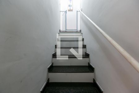 Escada de casa à venda com 2 quartos, 65m² em Vila Monte Santo, São Paulo