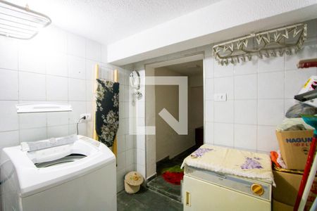 Casa à venda com 230m², 3 quartos e 2 vagas Casa à venda com 230m², 3 quartos e 2 vagasÁrea de serviço