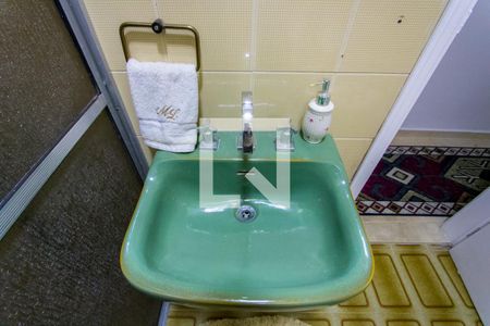 Casa à venda com 230m², 3 quartos e 2 vagas Casa à venda com 230m², 3 quartos e 2 vagasBanheiro social