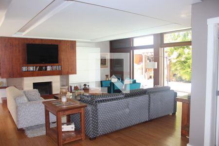 Casa à venda com 6 quartos, 570m² em Três Figueiras, Porto Alegre