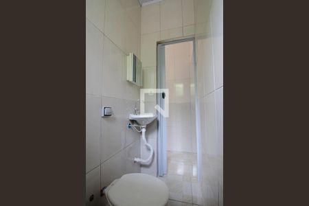 Banheiro  de casa para alugar com 2 quartos, 40m² em Vila Morse, São Paulo