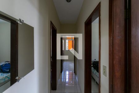 Corredor de apartamento para alugar com 3 quartos, 80m² em União, Belo Horizonte