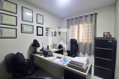 Casa à venda com 272m², 3 quartos e 6 vagasEscritório