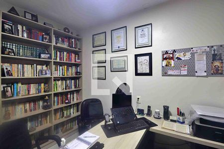 Casa à venda com 272m², 3 quartos e 6 vagasEscritório