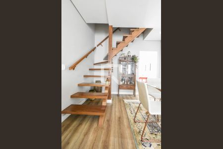 Escada de casa de condomínio à venda com 3 quartos, 136m² em Campo Belo, São Paulo