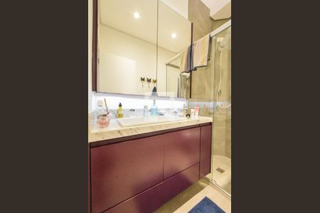 Casa de condomínio à venda com 136m², 3 quartos e 2 vagasBanheiro 01