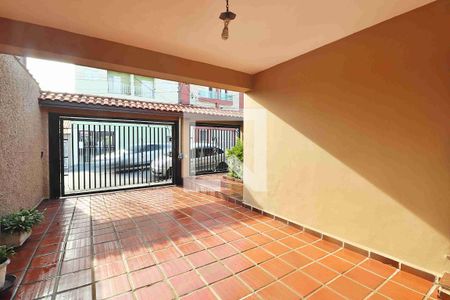 Garagem de casa à venda com 3 quartos, 210m² em Utinga, Santo André