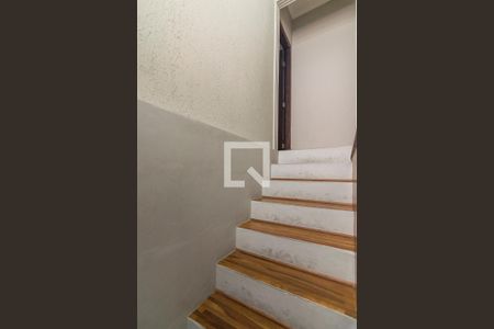 Escada de casa para alugar com 4 quartos, 206m² em Centreville, Santo André