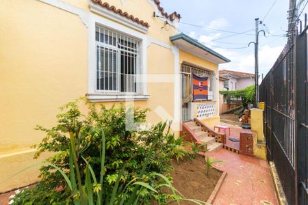 Casa à venda com 380m², 2 quartos e 2 vagasEntrada e garagem