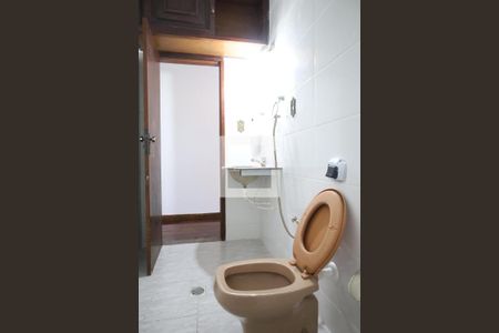 Casa à venda com 180m², 2 quartos e 2 vagasBanheiro