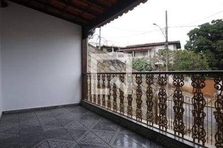 Casa à venda com 180m², 2 quartos e 2 vagasVaranda