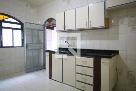 Casa à venda com 180m², 2 quartos e 2 vagasCozinha