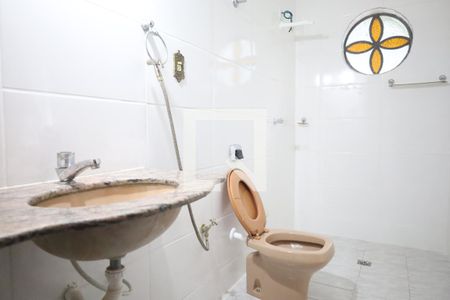 Casa à venda com 180m², 2 quartos e 2 vagasBanheiro