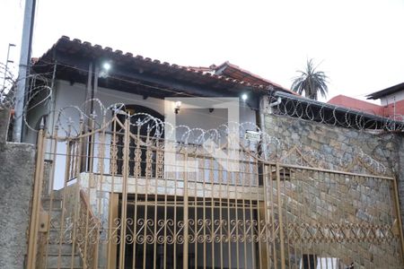 Casa à venda com 180m², 2 quartos e 2 vagasFachada