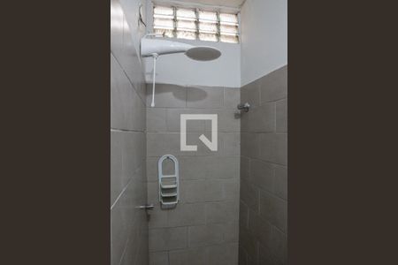 Banheiro de apartamento para alugar com 1 quarto, 50m² em Bom Retiro, São Paulo