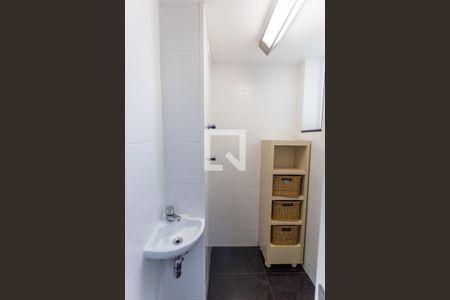 Apartamento para alugar com 98m², 3 quartos e 2 vagasBanheiro de Serviço