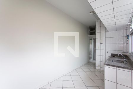 Sala / Cozinha de kitnet/studio para alugar com 1 quarto, 25m² em Umuarama, Uberlândia