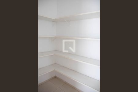 Casa para alugar com 400m², 4 quartos e 5 vagasDespensa